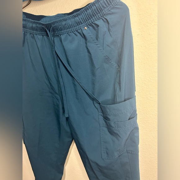 Easy Stretch Dark Green color Scrub Set Size Small - Picture 7 of 8